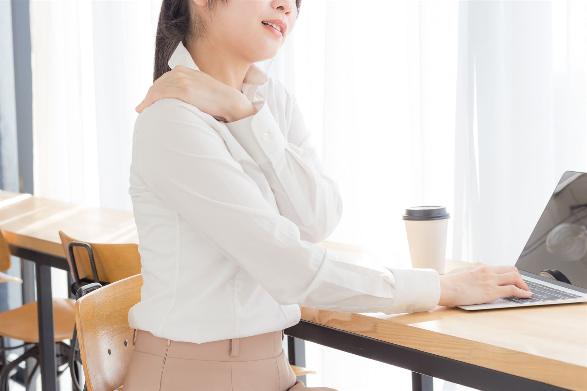 肩こりをケア | 千葉県船橋のよもぎ蒸しならTSUMUGI